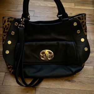 Leather bag with cheetah print